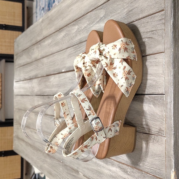 Universal Thread Knot Front Floral Sandal Heels Size Woman's 10 - Picture 4 of 11